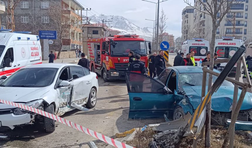 Van'da feci kaza: 5 yaralı