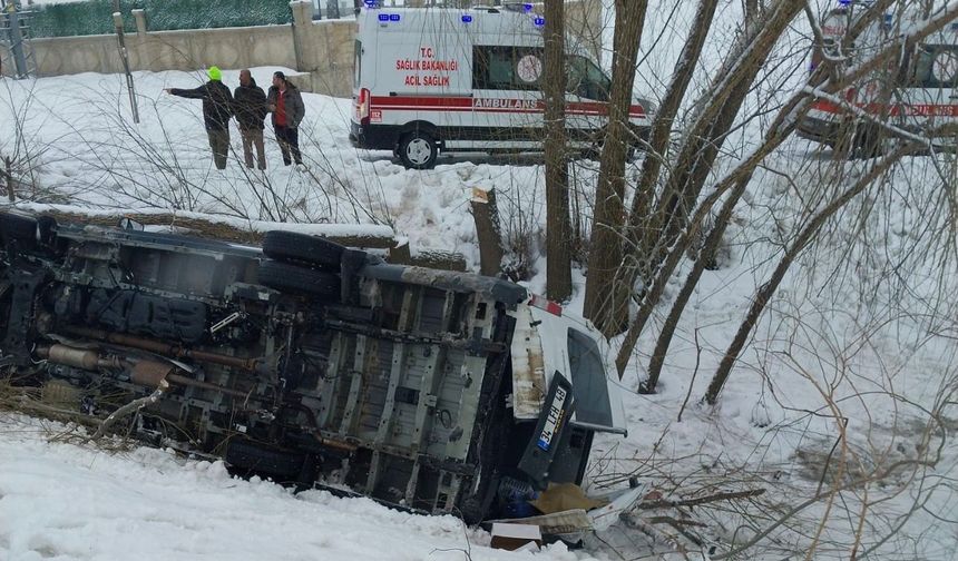Muş’ta işçi servisi şarampole yuvarlandı: 6 kişi yaralandı