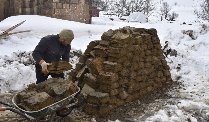 Bitlis’te Köylülerin Kış Hazırlığı Şimdiden Başladı