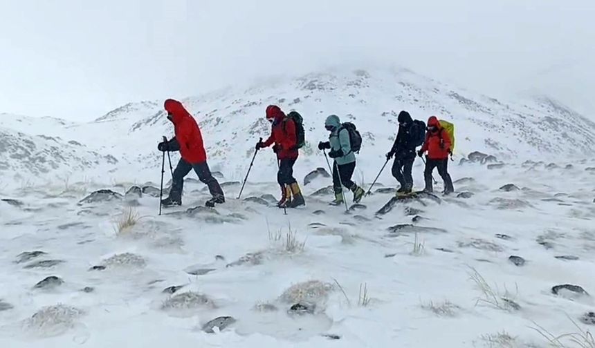 Süphan Dağı’nda Kış Tırmanışı Hava Muhalefetine Takıldı