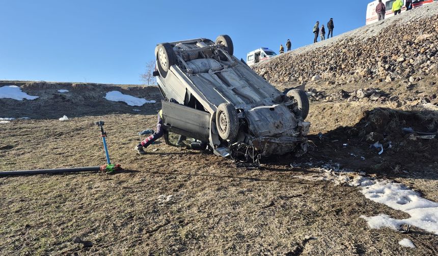 Van’da hafif ticari araç şarampole yuvarlandı: 3 yaralı