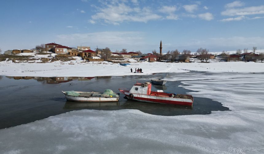 Bitlis’te Donan Göller Erken Isınmayla Çözülmeye Başladı