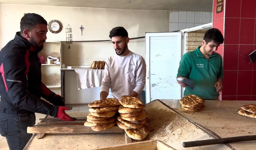 Adilcevaz'da üç fırın Ramazan pidesini eski fiyattan satacak