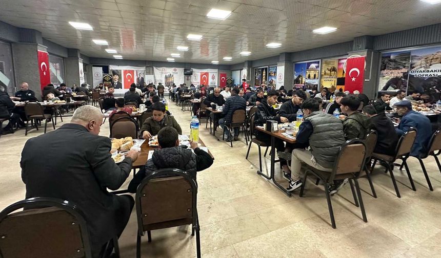 Bitlis'te Ramazan’ın 3. gününde iftar sofraları doldu taştı