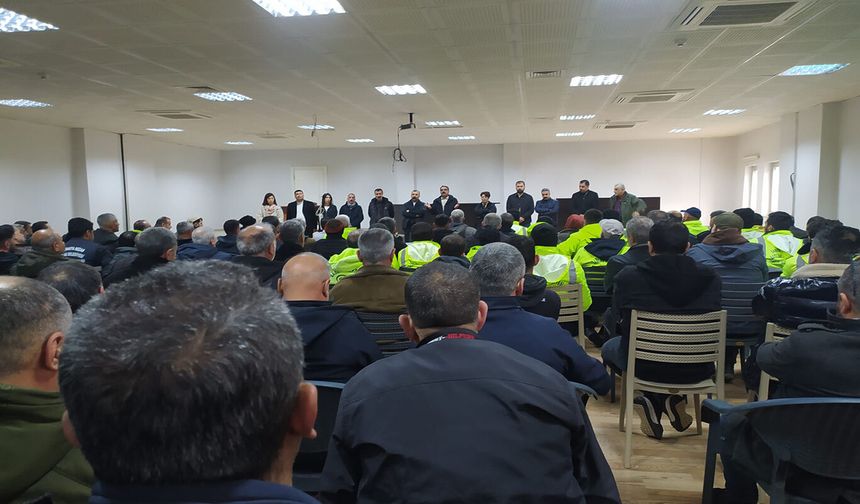 Bağlar Belediyesi İşçileri Eksik Maaşlara Karşı İş Bıraktı