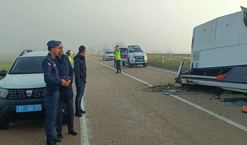 Yolcu Otobüsü Devrildi: 2 Kişi Hayatını Kaybetti, 19 Yaralı