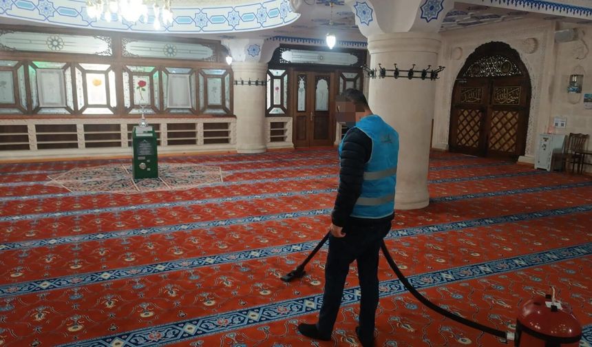 Bitlis'te yükümlülerden camilere temizlik desteği