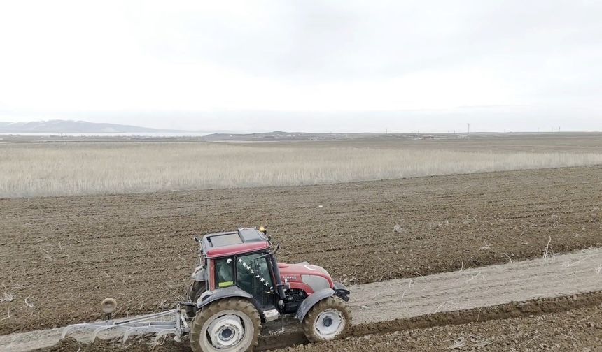 Adilcevaz’da Arpa Ekimi İçin Mesai Başladı