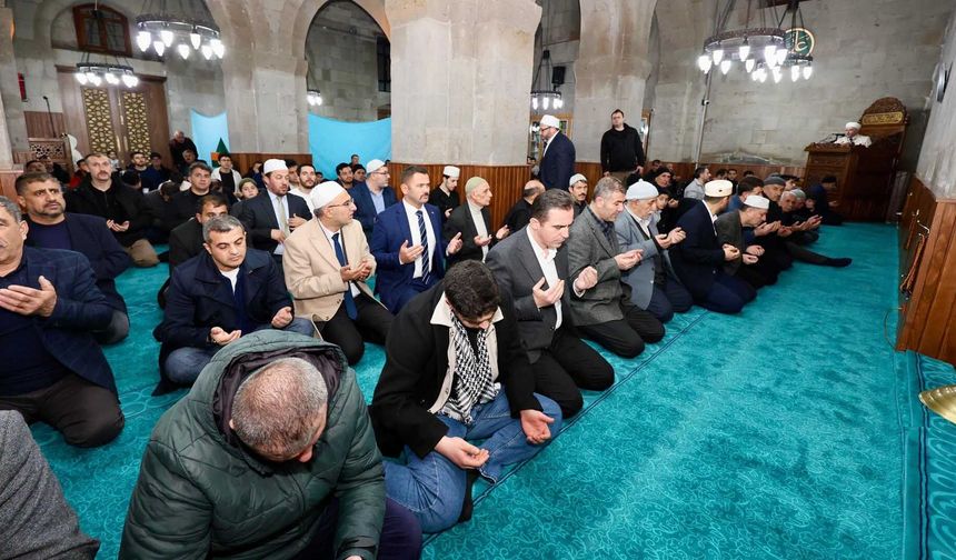 Bitlis Ulu Camii’nde Kadir Gecesi Programı Düzenlendi