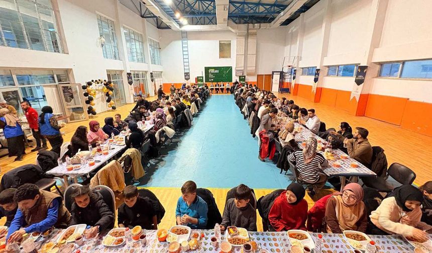 Bitlis’te Gençler İftar Programında Buluştu