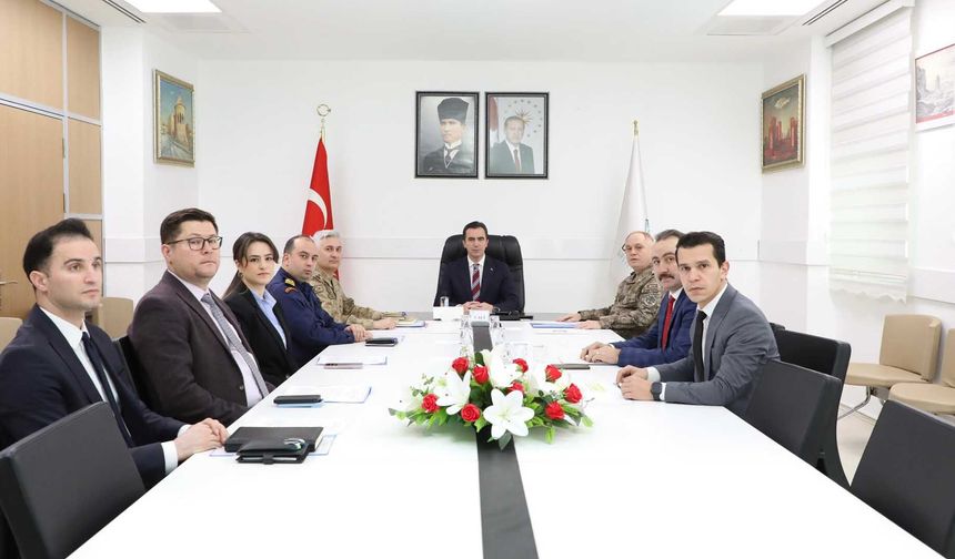 Bitlis’te güvenlik zirvesi: Tüm başlıklar masaya yatırıldı