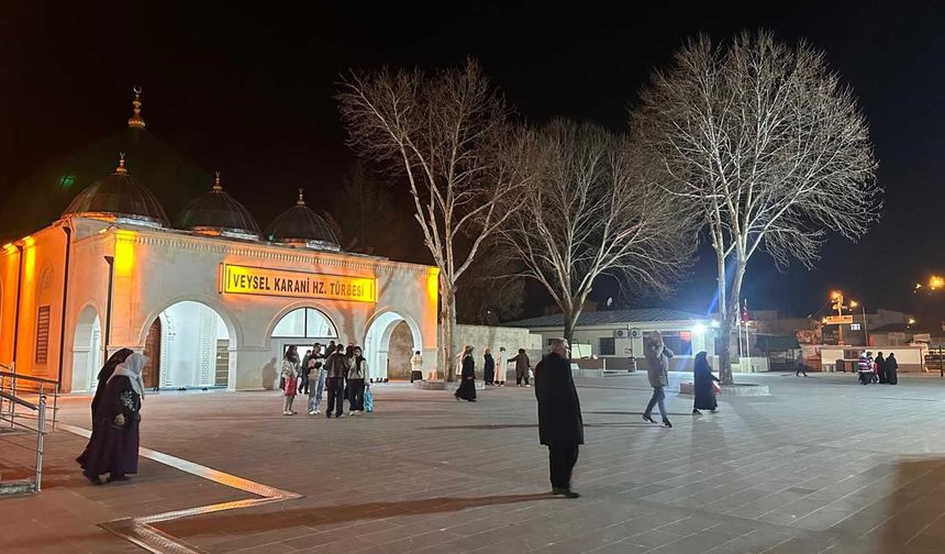 Ramazan’da Veysel Karani Türbesi’ne Yoğun İlgi