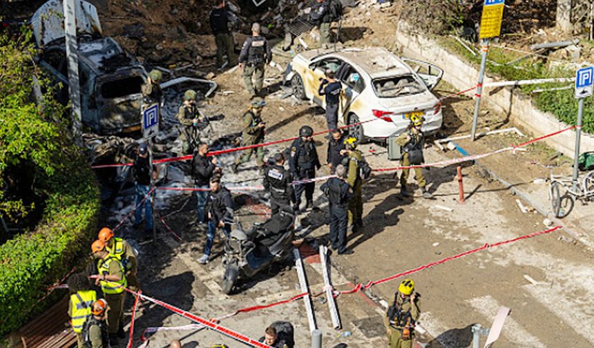 İran'dan yoğun füze misillemesi: Siyonist bölgelerde ölü ve yaralılar, Tel Aviv'de patlamalar