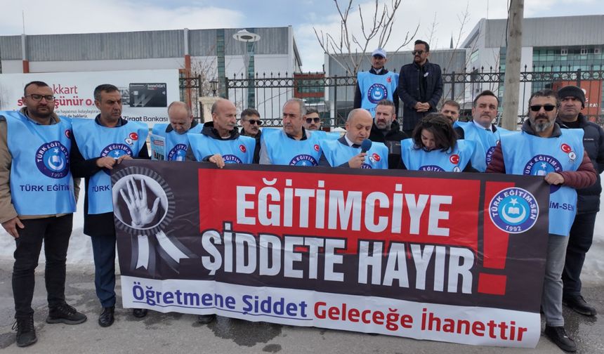 Türk Eğitim Sen Bitlis Şubesi’nden Öğretmen Cinayetine İlişkin Basın Açıklaması