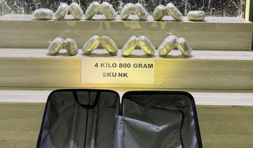 Bitlis'te valiz içine zulalanmış 4 kilo 800 gram skunk ele geçirildi