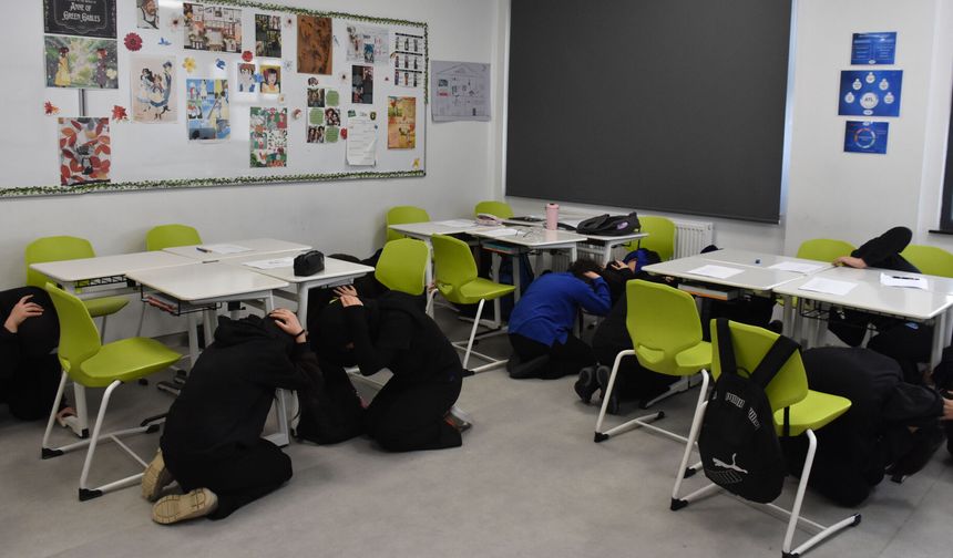 Bitlis'teki okullarda deprem tatbikatı