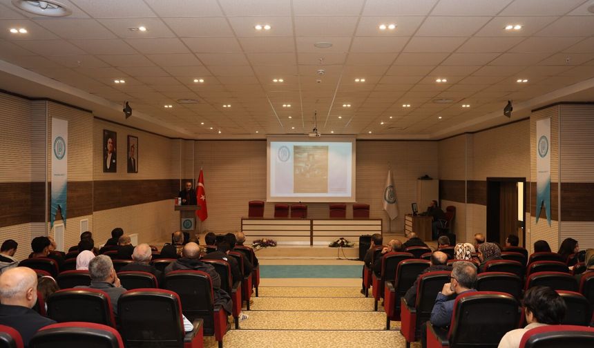 Bitlis Eren Üniversitesi’nde “Süngülerin Gölgesinde Unutulan İnsanlık Onuru” Konferansı