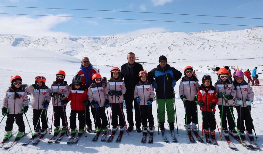 Rektör Elmastaş’tan Kayak Altyapı Antrenmanlarına Ziyaret