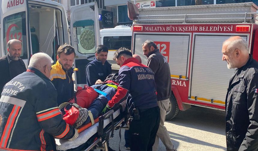 Asansör boşluğuna düşen işçi ağır yaralandı