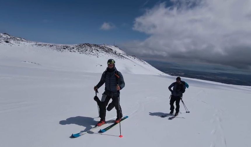 Polonyalı Dağcılar Süphan Dağı’nda 3 Bin 500 Metreden Kaydı