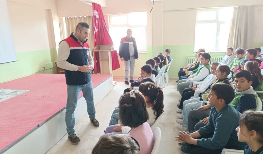 Adilcevaz’da öğrencilere gıda, hijyen ve israf bilinci eğitimi verildi