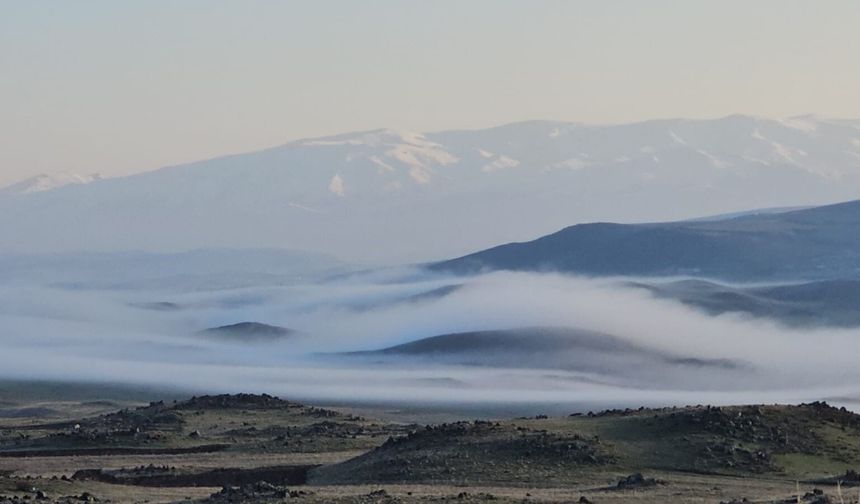 Adilcevaz'da sis hayran bıraktı