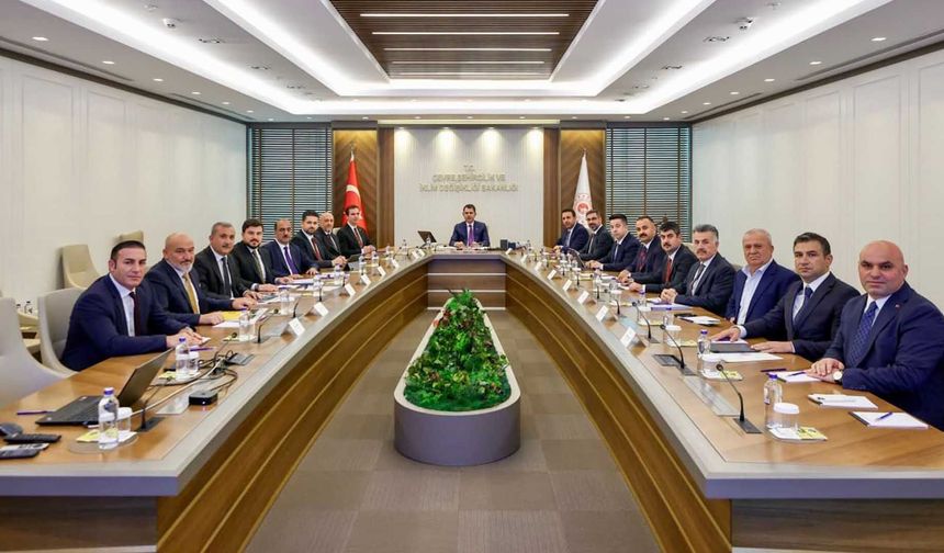 Bitlis Heyetinden Bakan Kurum’a Ziyaret: Gündem Yatırım ve Şehirleşme