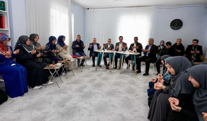 Bitlis Protokolü, Hafızlık Kursunu Ziyaret Etti