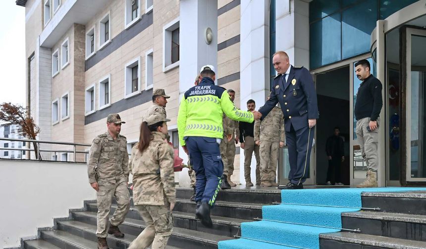 Bitlis'te Jandarmadan Emniyete 181. Yıl Tebriği