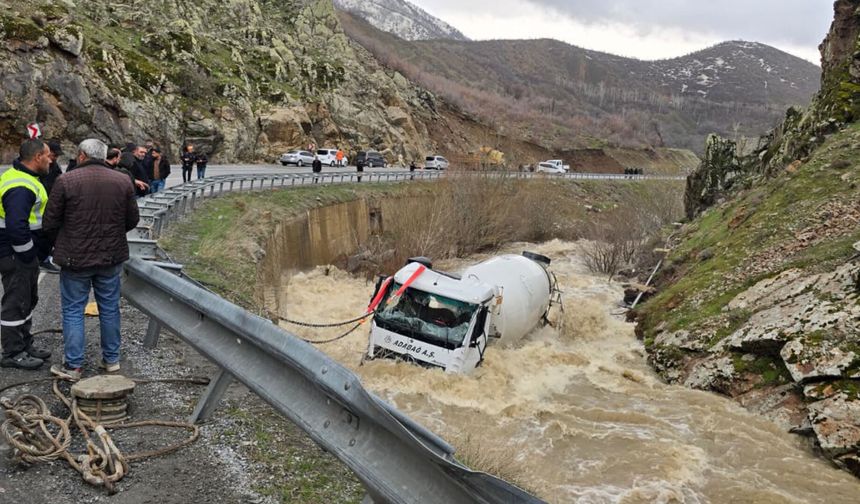 Tatvan'da dereye düşen mikserin sürücüsü Aras'tan acı haber