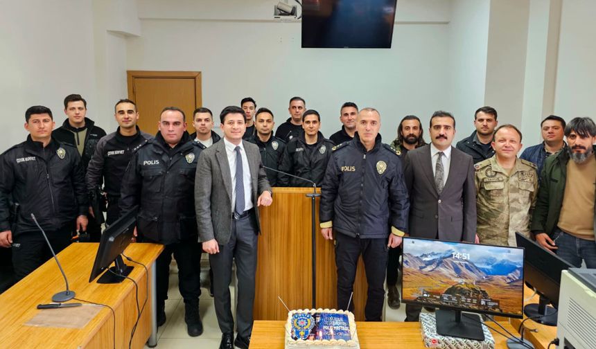 Tatvan Adliyesinde polis memurlarına sürpriz kutlama