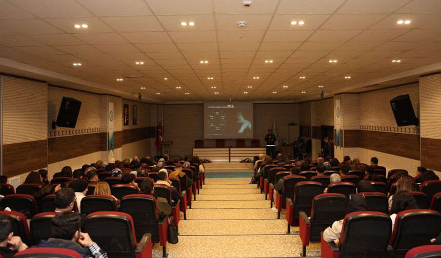 BEÜ'de 'Siber Suçlarla Mücadele' Temalı Konferans Düzenlendi