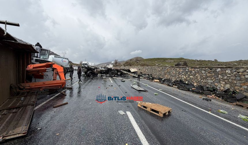 Bitlis-Van Yolunda Feci Kaza: Biri Ağır 3 Yaralı
