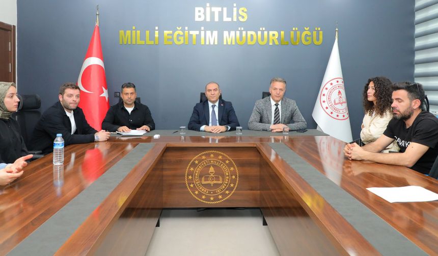 Bitlis'te Okul Spor Kulüpleri ve Okul Sporları Değerlendirme Toplantısı Gerçekleştirildi