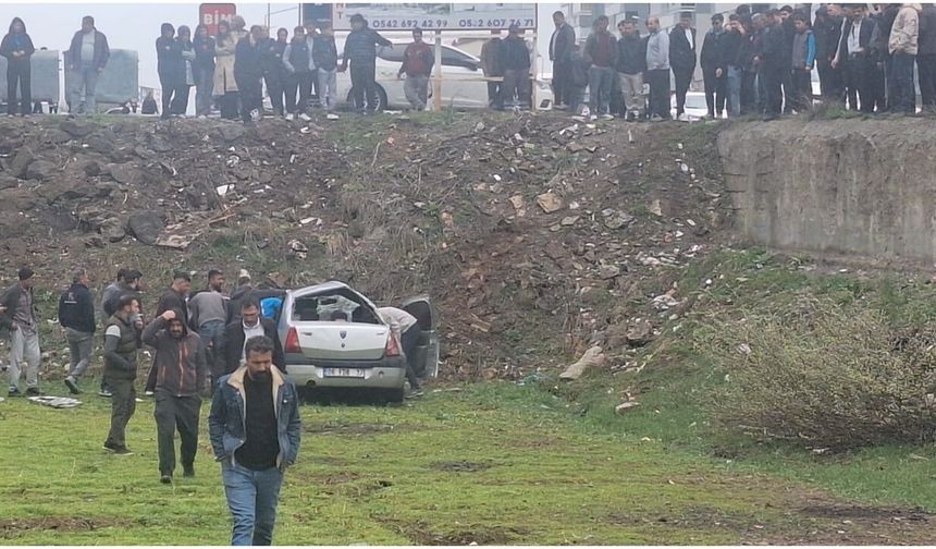 Bitlis’te kontrolden çıkan otomobil tarlaya düştü: Bir yaralı