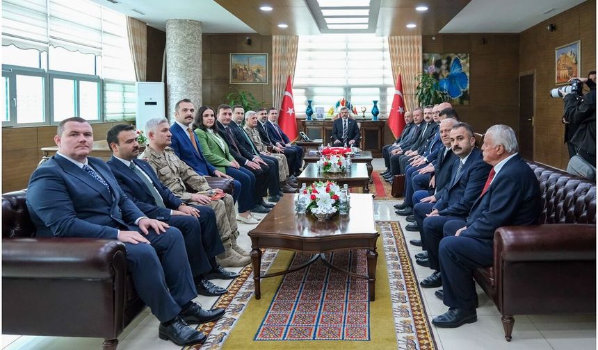 İçişleri Bakanı Çiftçi Bitlis programına valilik ziyaretiyle başladı