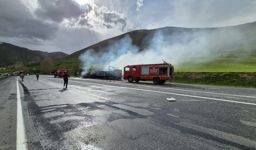 Bitlis’te feci kaza: Sürücüler yanarak hayatını kaybetti