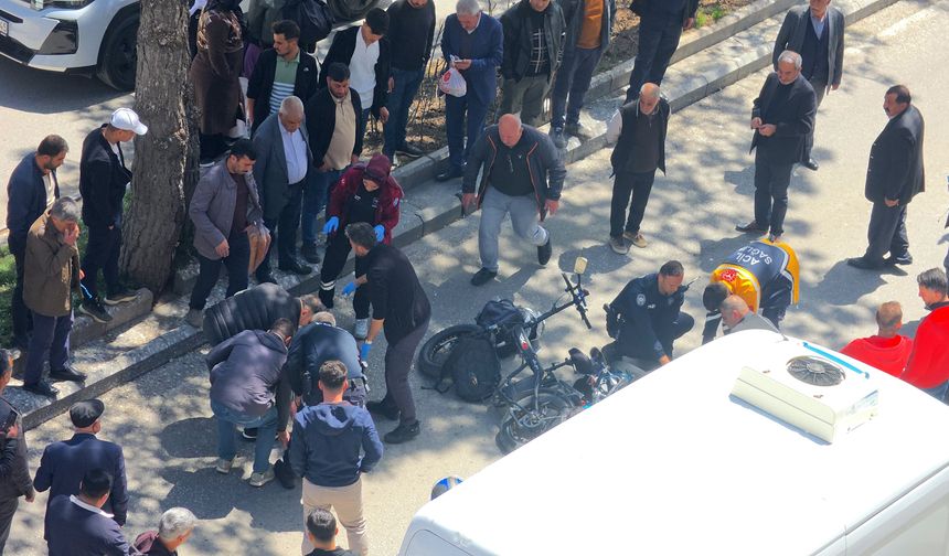 Bitlis'te motosiklet ile elektrikli bisiklet çarpıştı: 2 yaralı