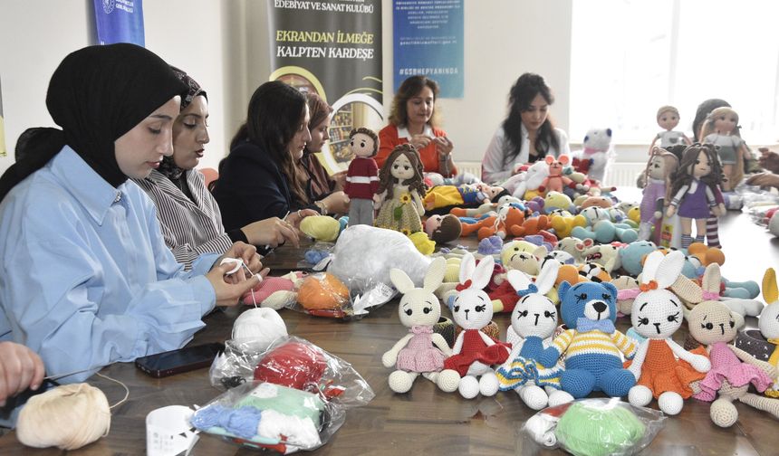 Bitlis’te "Ekrandan İlmeğe, Kalpten Kardeşe" dayanışması