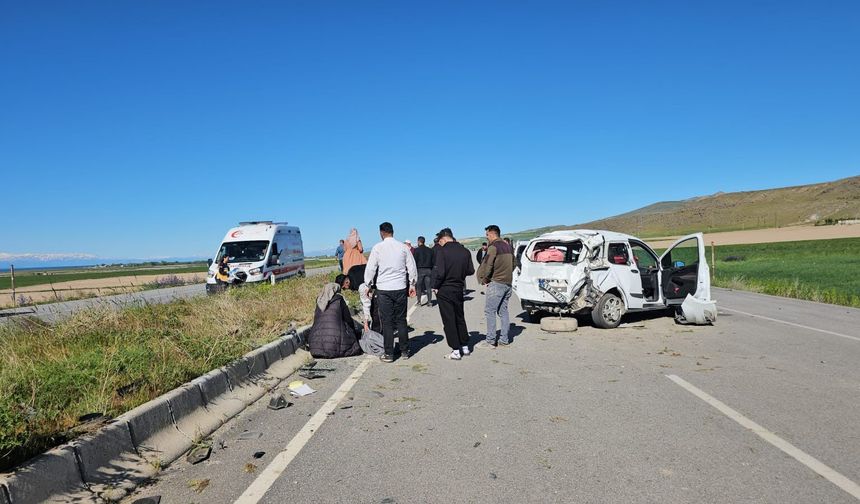Bitlis'te bayram ziyareti dönüşü kaza: 3 yaralı