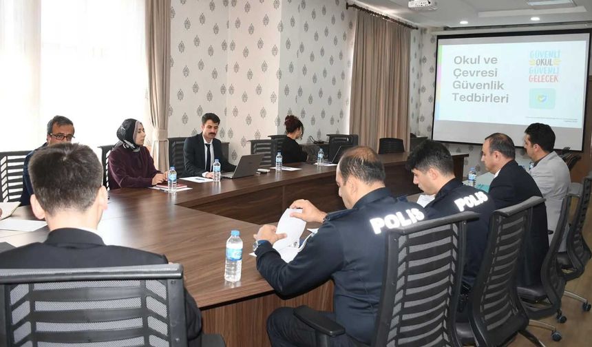Adilcevaz’da Okul Güvenliği Zirvesi: Tüm Önlemler Masaya Yatırıldı
