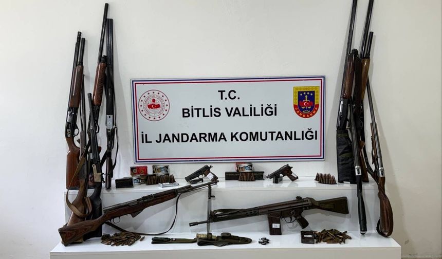 Bitlis'te 20 adrese eş zamanlı operasyon: Çok sayıda silah ve mühimmat ele geçirildi