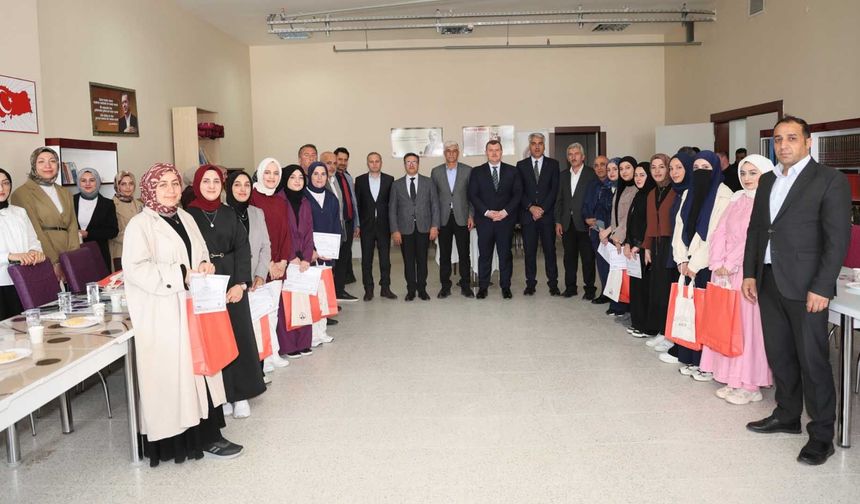 Bitlis Eren Üniversitesi’nde Arapça ve Kur’an Kursu Sertifika Töreni