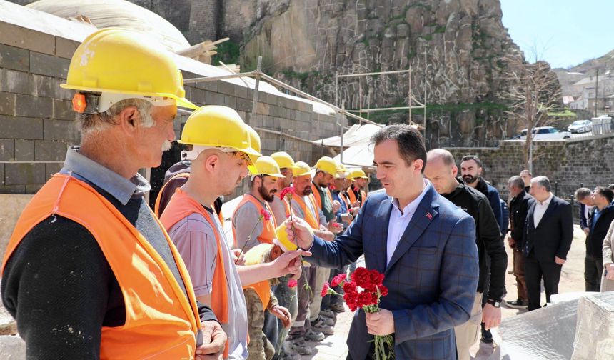 Bitlis Valisi Karakaya’dan 1 Mayıs’ta İşçilere Ziyaret