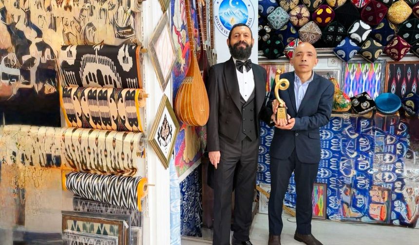 Dünyaca Ünlü Yazar Akif Manaf 'Birlik ve Barış Ödülü' ile Onurlandırıldı