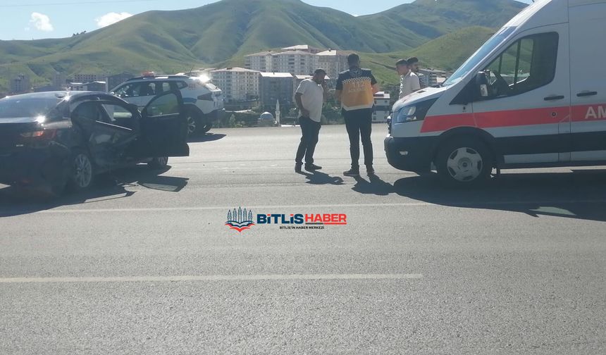 Bitlis'te maddi hasarlı trafik kazası