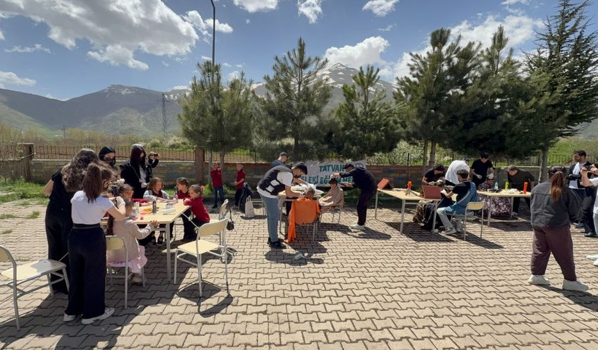 Tatvan’da Meslek Lisesi Öğrencilerinden Köy Okuluna Destek