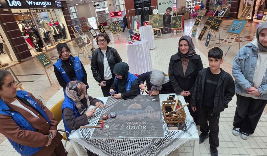 Bitlis'te  Açılan Sergide Filistin İçin Her Çivi Bir Umuda Dönüşecek