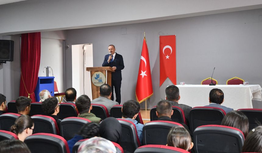 Rektör Elmastaş, Ercişli öğrencilerle kariyer söyleşisinde buluştu