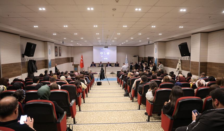 Bitlis’te “Hak Arama Yolları” Paneline Yoğun İlgi